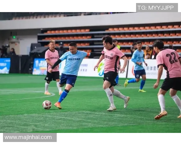 四月足球明星闪耀赛场展现非凡技艺与团队精神